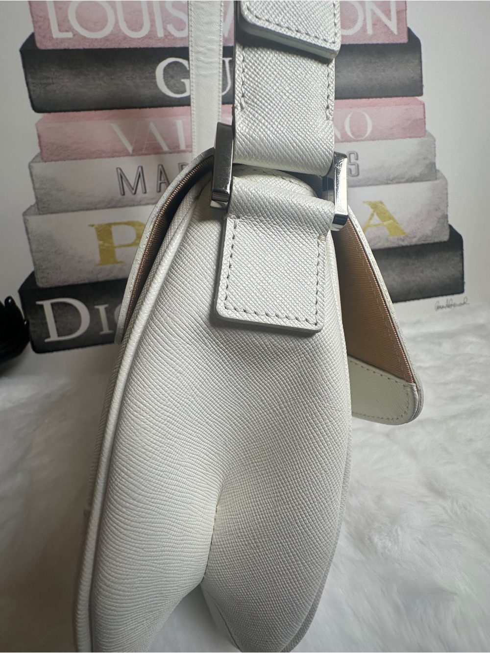 Burberry Vintage White Saffiano Leather Shoulder Bag - Picture 5 of 16